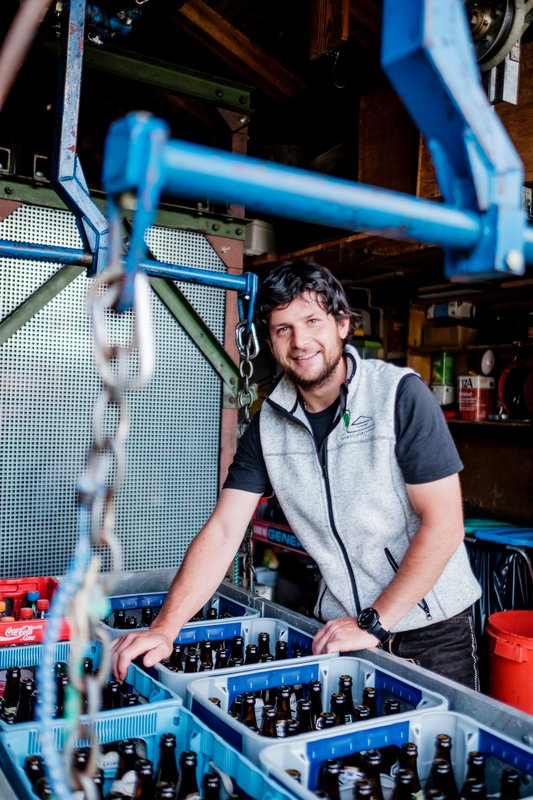 Die Materialseilbahn ist eine wichtige Unterstützung für die Bewirtschaftung der Hütte, wie hier der Leerguttransport ins Tal. Foto: DAV/Hans Herbig